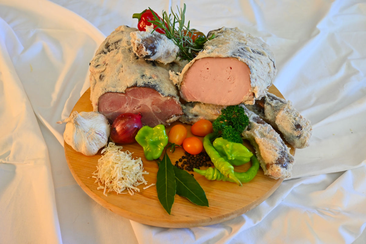  Damijan Emeršič, domača mesnica - Meso in klobase iz tunke 